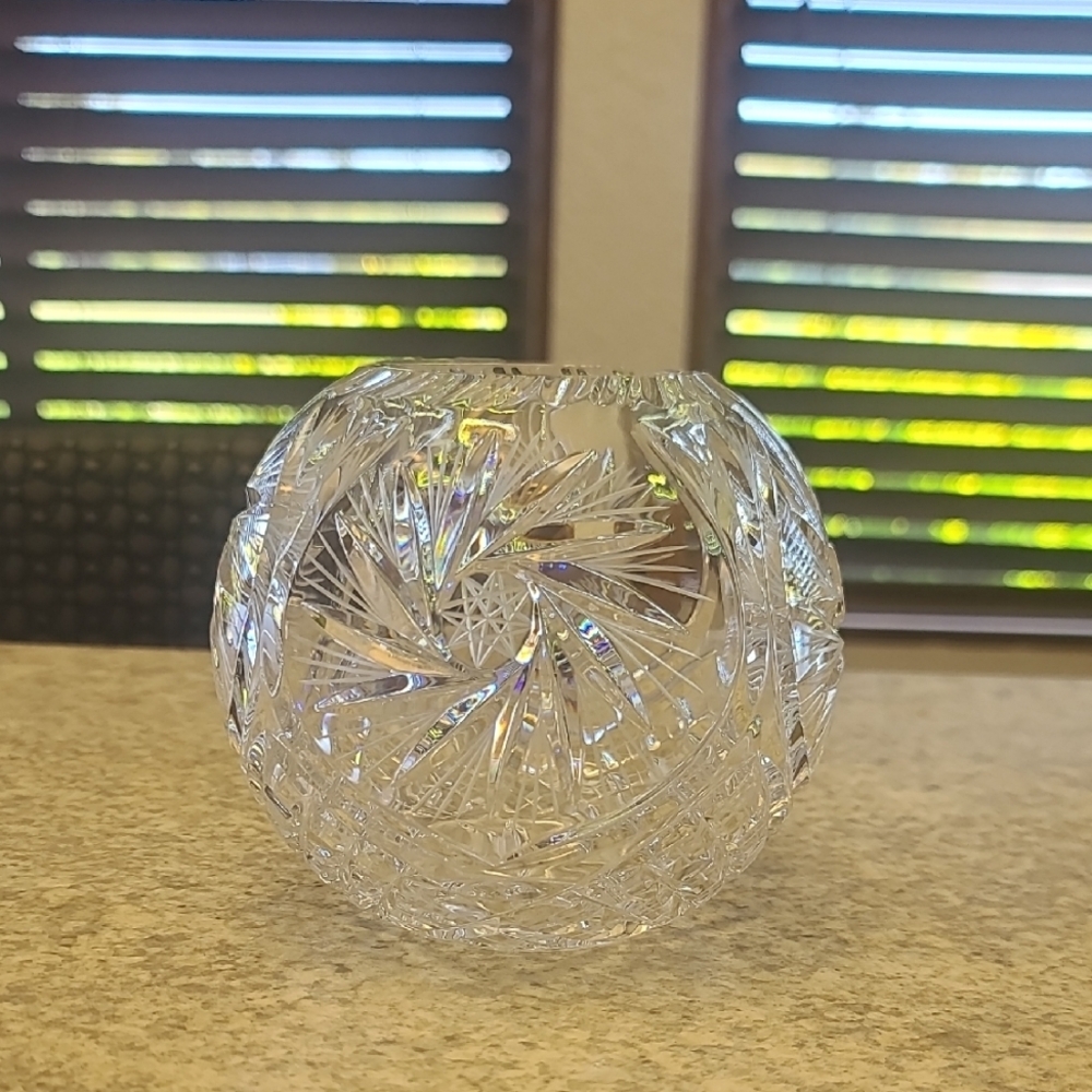 Crystal Rose Bowl "Pinwheel" Design Crystal Clear Industries, Poland, 24% Lead